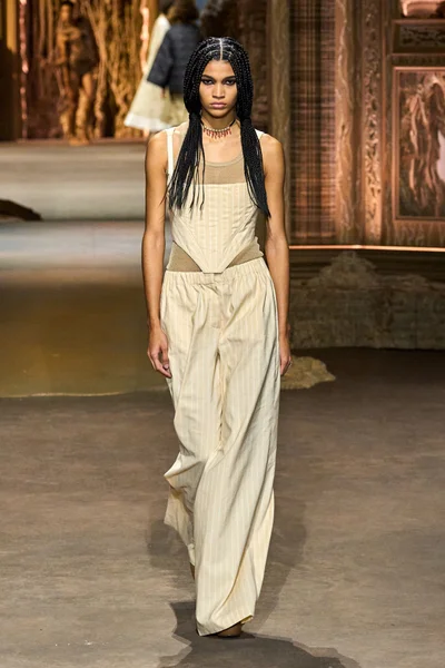 Look 48